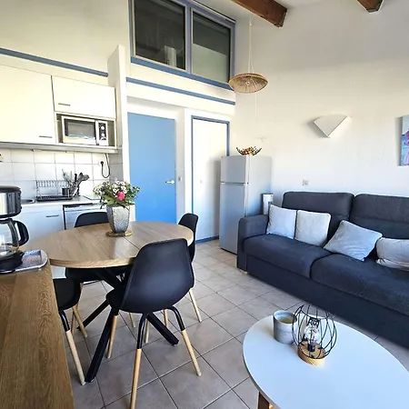 Duplex 2 Pieces Avec Terrasse Et Piscine A *