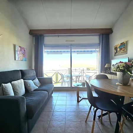 Duplex 2 Pieces Avec Terrasse Et Piscine A Balaruc-les-Bains